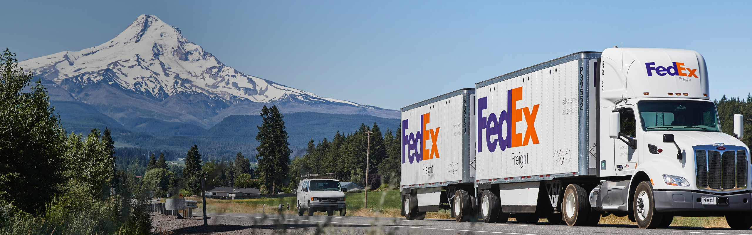 FedEx Freight Truck